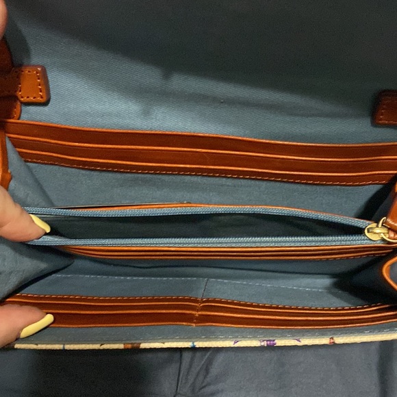 Disney Parks Dooney & Bourke crossbody bag. Like new, clean - Picture 6 of 7